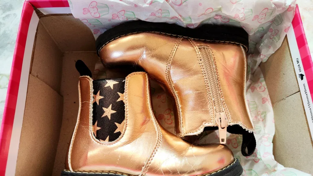 پێلاوی مناڵ